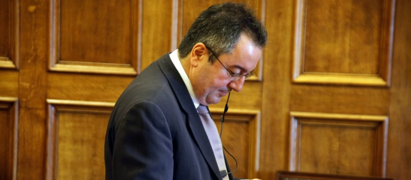 Ο Ηλίας Μόσιαλος είναι συνεργάτης των ellinika hoaxes; - H φωτογραφία που άναψε φωτιές